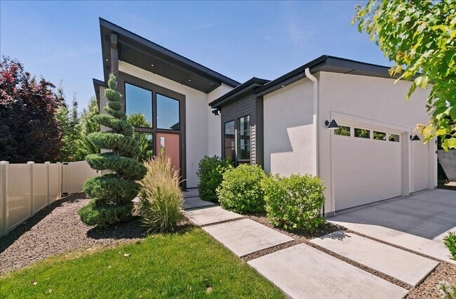 Building Photo - Modern Luxury Meets Everyday Comfort in Me... Rental