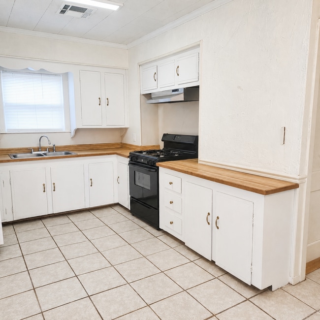 Photo - 515 Ledoux St
