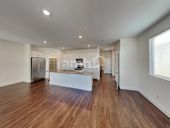 Photo - 134 Charmante Tulip Lane