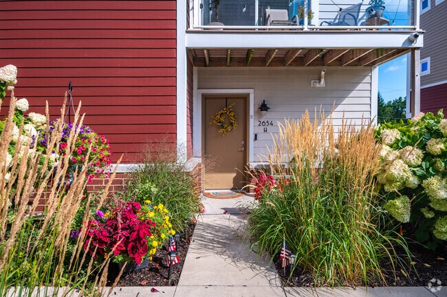 Entrada - Row House 31