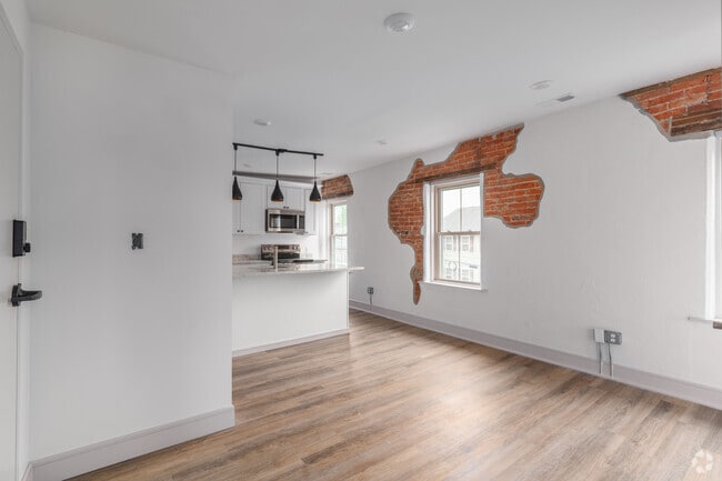 2BR, 1BA - 705SF - Living Room