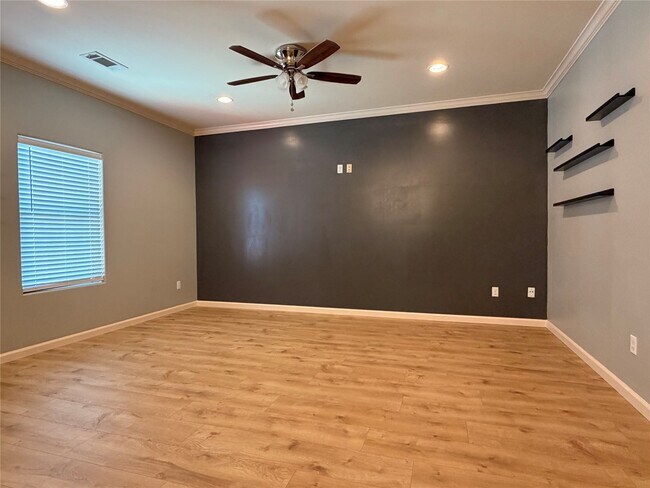 Photo - 1147 Norham St