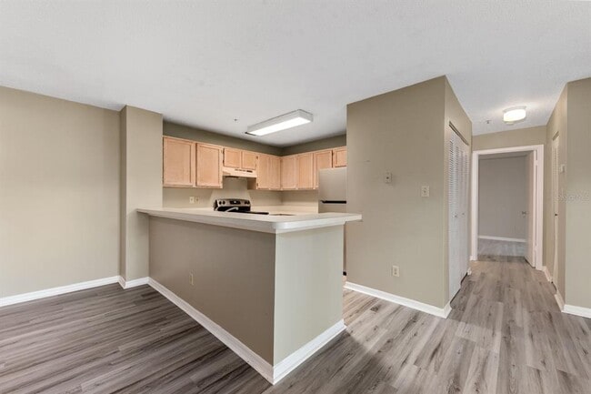 Photo - 4057 Crockers Lake Blvd Unidad 13