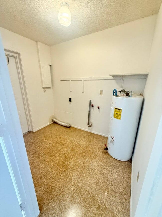 Photo - 2027/2029 Tennyson Unidad 2029