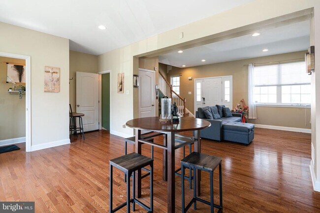 Photo - 656 N 8th St