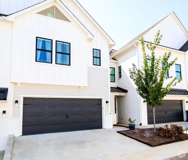Building Photo - 3 Bedroom / 3.5 Bath at the Commons in Oxford Rental