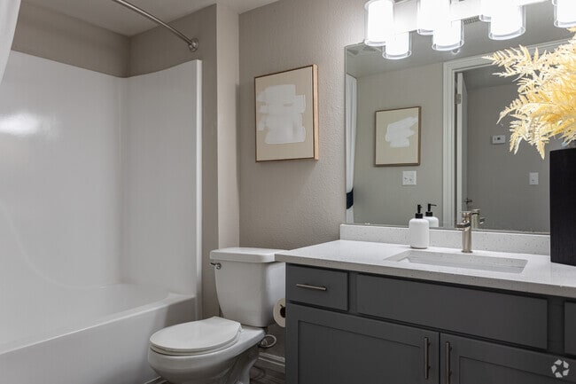 1BR, 1BA - 655SF - Bathroom