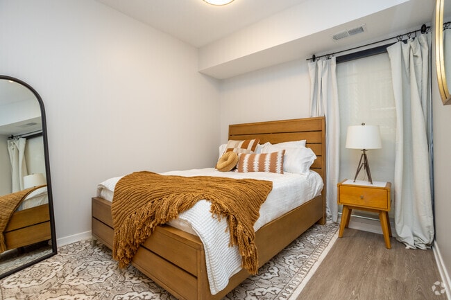 1BR, 1BA - 588SF - Bedroom