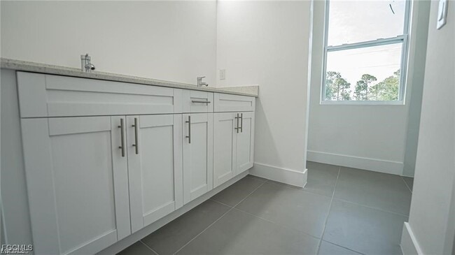 Photo - 744 Clancy St E