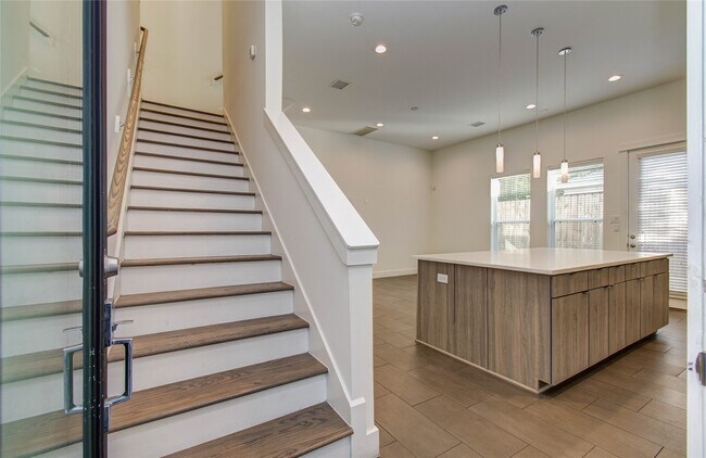 Photo - 556 Janisch Rd