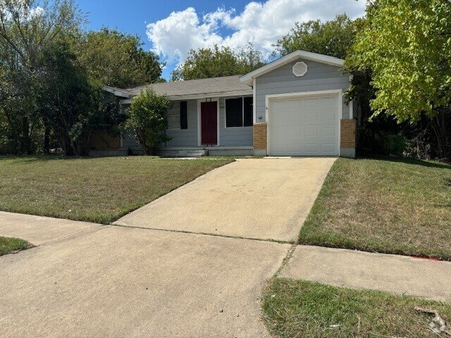 Building Photo - 1003 San Antonio St Rental