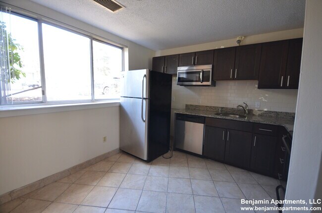 Photo - 144 North Beacon St Unidad B1
