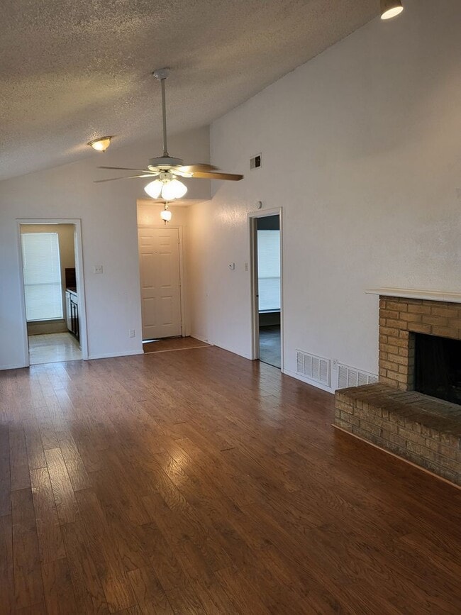 Photo - 2716 St George Pl