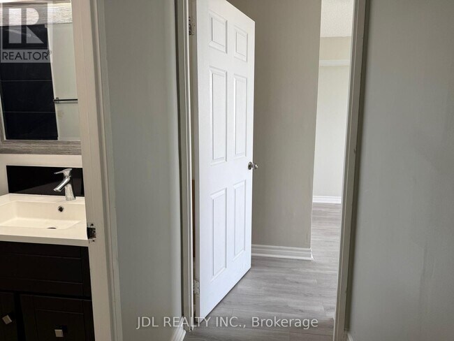 Photo - 3050 Ellesmere Rd Unit 604