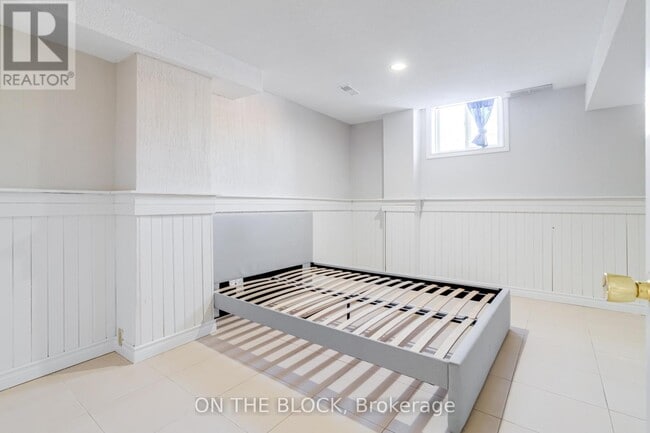 Photo - 409 Silverthorne Crescent