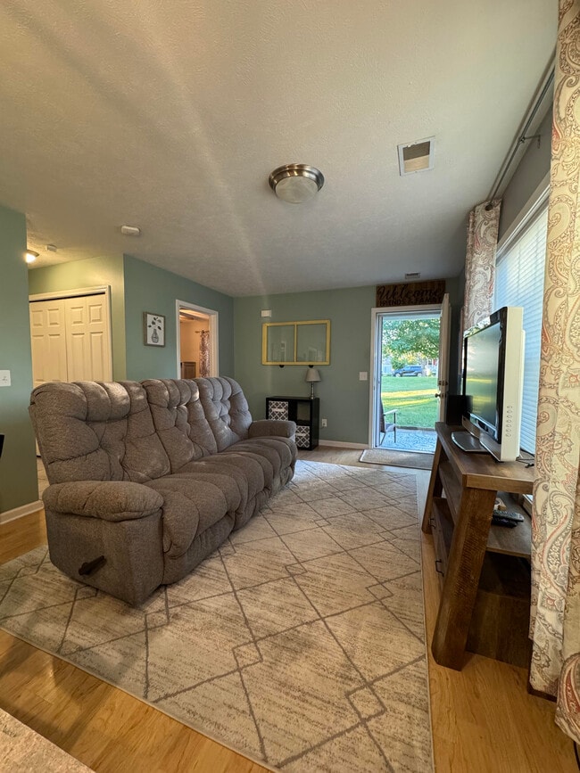 Viviendo - 1085 Weathervane Pl