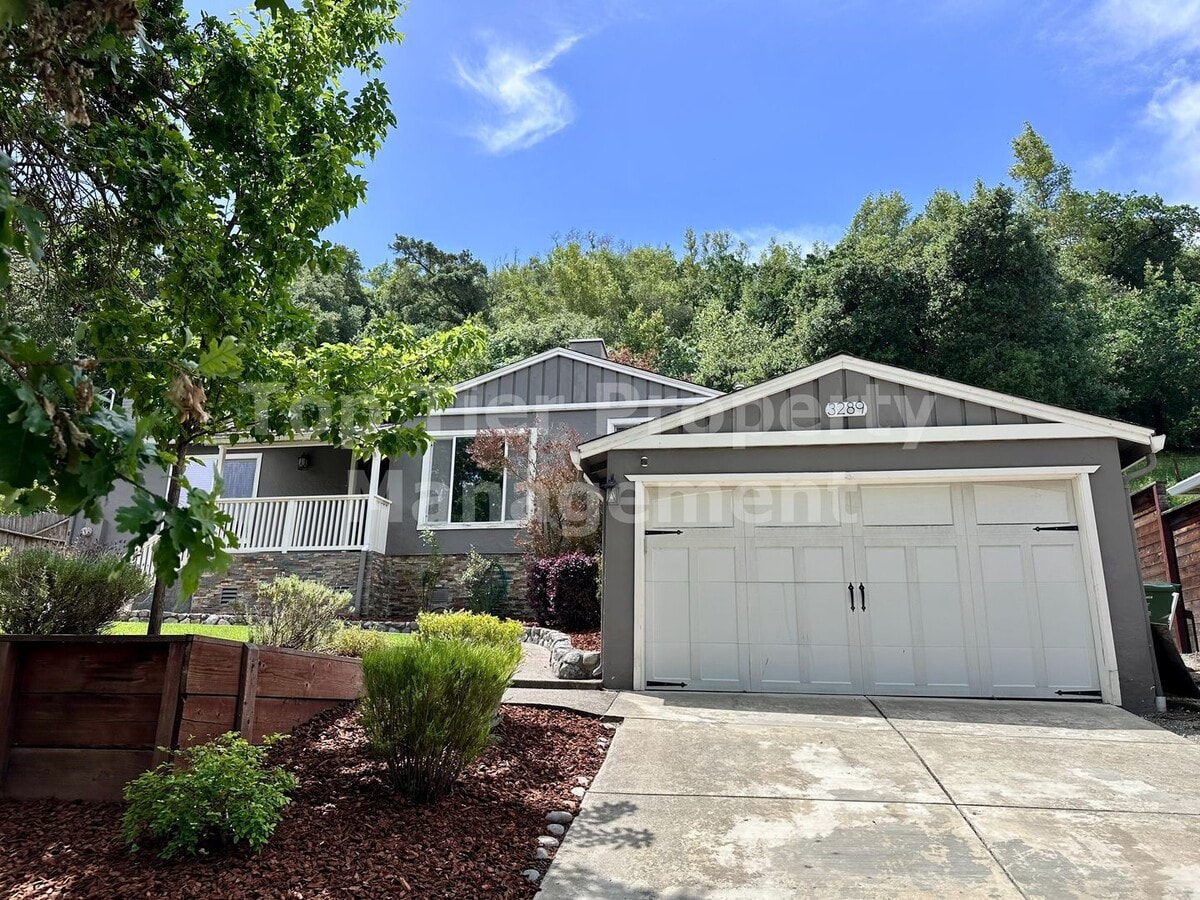 Very Charming, updated 2 Bd/1 Ba, 1178 sf Single-Family House in Lafayette available for Lease! - Very Charming, updated 2 Bd/1 Ba, 1178 sf Single-Family House in Lafayette available for Lease!