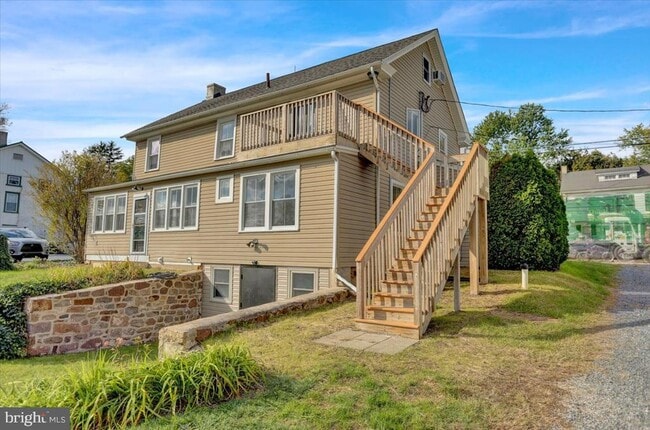 Photo - 3208 Main St