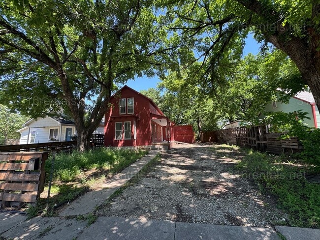 Building Photo - $1100 - 3 bed 1 bath - Single Family Home