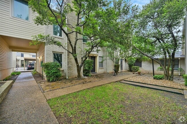 Building Photo - 8400 Jamestown Dr Unit 216 Rental