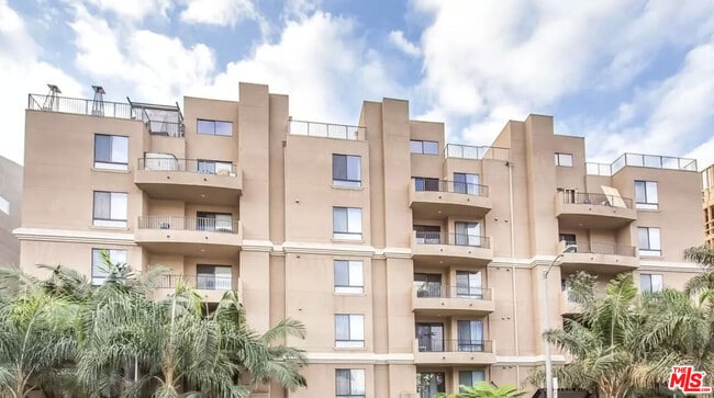 Building Photo - 7076 Hawthorn Ave