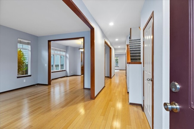 Entry - 5926 SE 2nd Ct