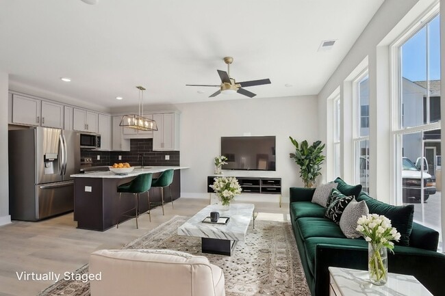 Building Photo - 908 Anderson Ln Unit 3