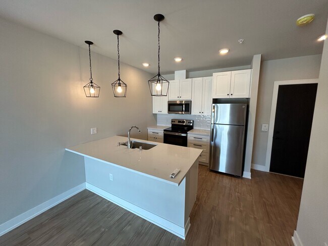 Photo - 2012 Winnebago St Unit 306