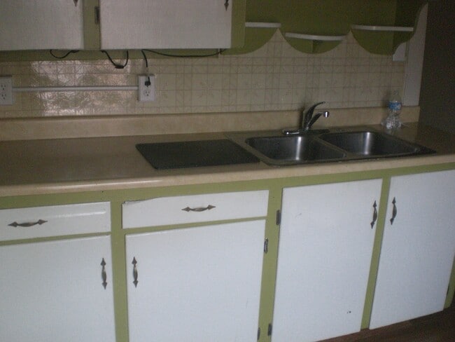 Kitchen - 1440 Cook St Apartments Unit 3