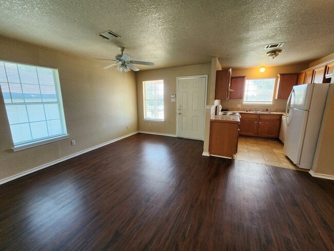 Photo - Roomy 3 Bedroom Duplex In South Fort Worth Unit 1431 E. Robert Street