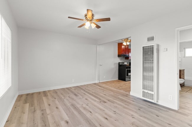 Building Photo - 621 Cerritos Ave