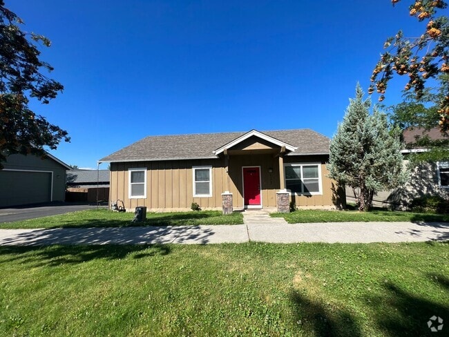 Building Photo - Single level home in NE Bend off Cooley!