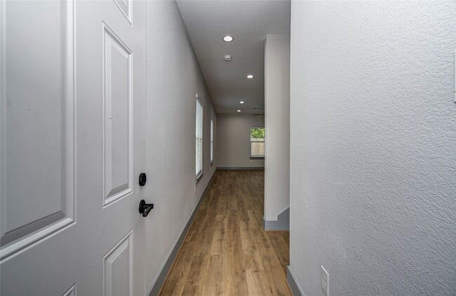 Photo - 835 S Victory Dr