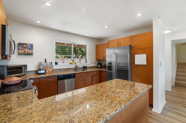 Stunning Lake View Townhome – 3 Bed, 2 Bat... - Stunning Lake View Townhome – 3 Bed, 2 Bat...