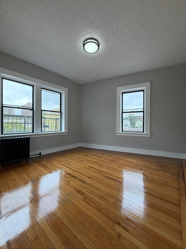 Photo - 645 Summer Ave