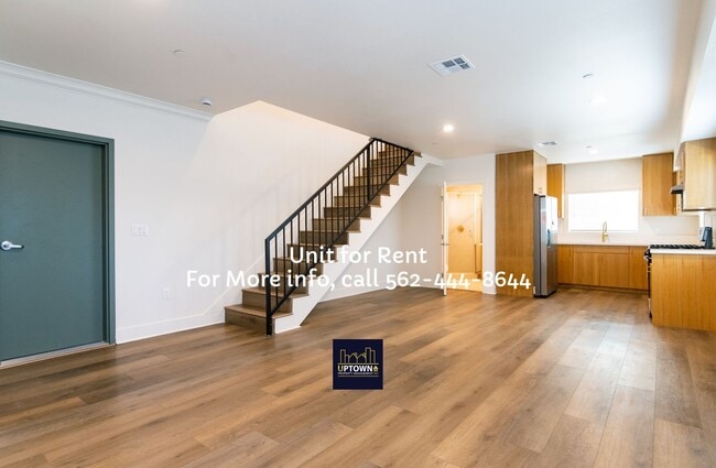 Building Photo - Townhome - 3 Bedrooms-2.0 Baths - Cudahy