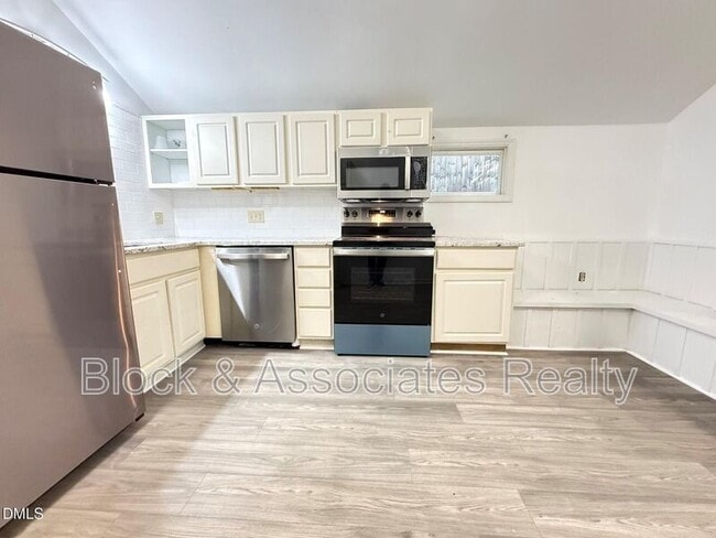 Photo - 1421 Lynn Rd