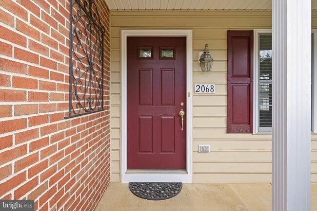 Photo - 2068 Stoneleigh Dr