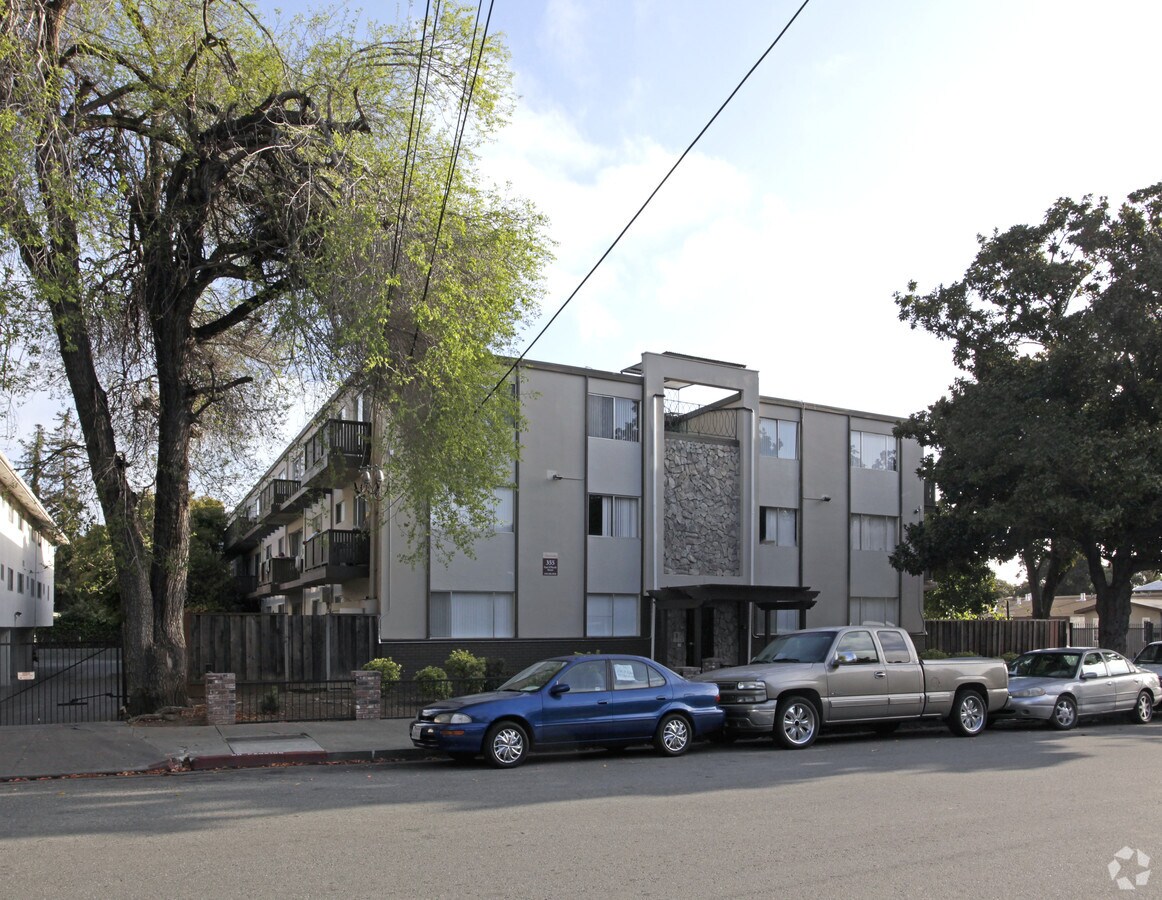 Woodland Park Apartments - Woodland Park Apartments
