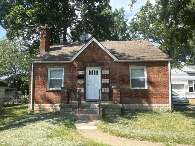 Building Photo - Updated 3 Bed 1 Bath w/Large Yard Rental