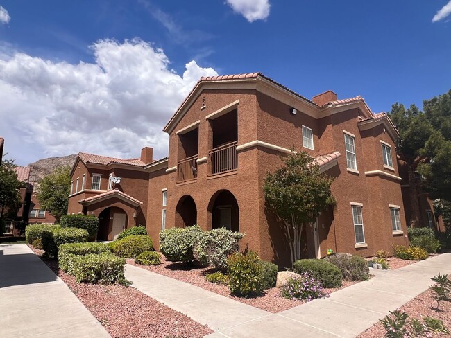 Gated / Mountain Views / $500 Off First Month - Gated / Mountain Views / $500 Off First Month House