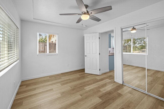 Photo - 5677 Dorothy Way