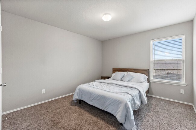 Photo - 18101 Woodpecker Trl