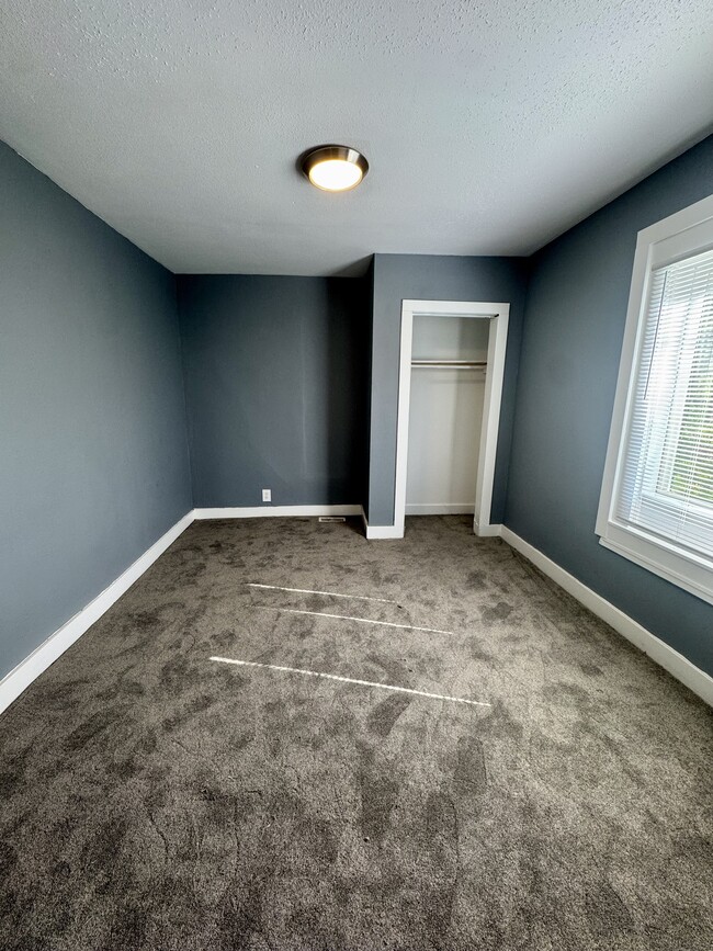 Photo - 616 E 6th St