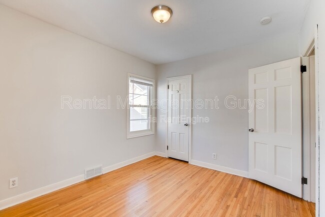 Photo - 3714 Kipling Ave