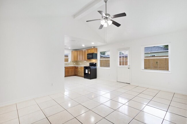 Photo - 1303 Gamma St