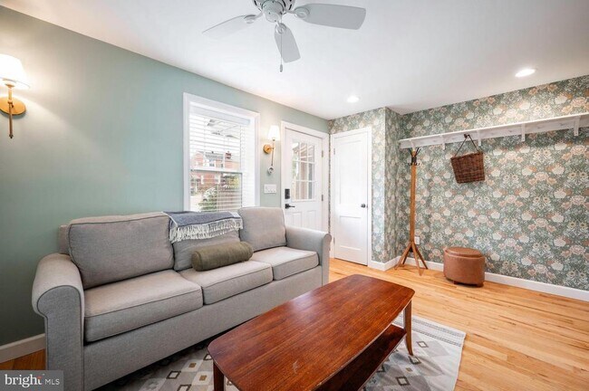 Photo - 2444 S Oakland St