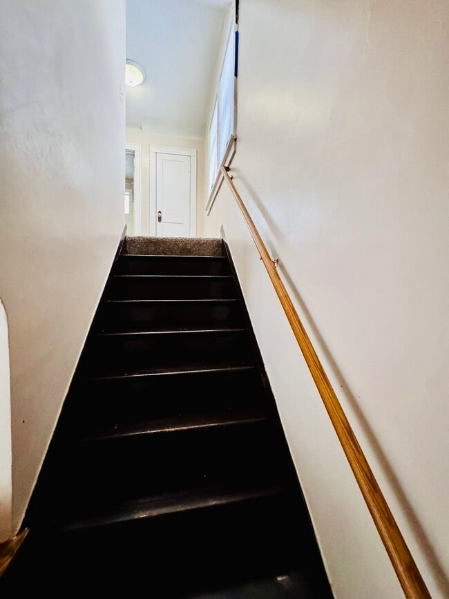 Photo - 625 Hawthorne Ave E