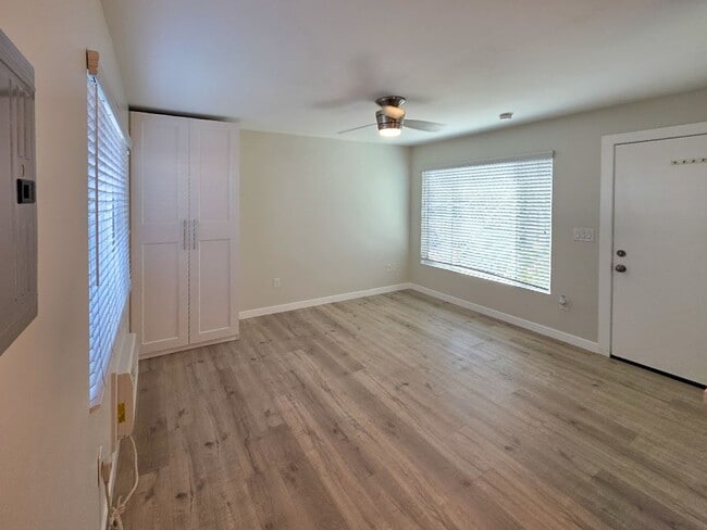 Photo - 613 S Prairie Avenue