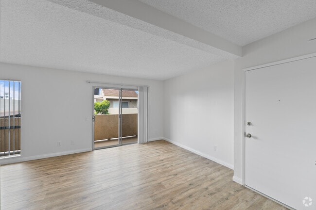 1 BR, 1 BA - 790SF